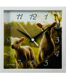 Часы настенные  Салют 23х23 ПЕ - А8 - 210 ЯГНЯТА пластик квадратные (10/уп)астенные часы оптом с доставкой по Дальнему Востоку. Настенные часы оптом со склада в Новосибирске.