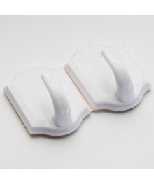 Крючки набор 2шт ТД9-007 самоклеющ, пластик цвет белый 4,5х6,5см Товары для ванной оптом с доставкой по Дальнему Востоку. Большой каталог товаров для ванной оптом.
