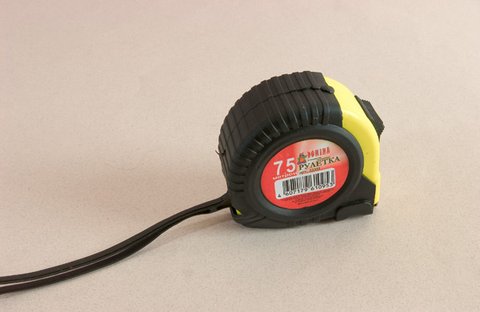 рулетка DOMINA  7,5м  (артикул № 22351) резино-пласт магнит  уп.12шт.